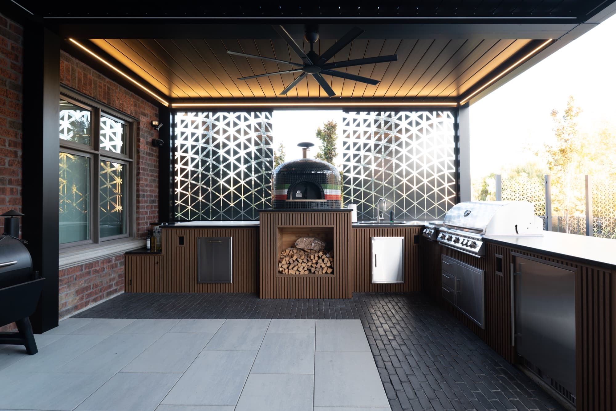 Slat-Clad Poolside Cabana — 2.1